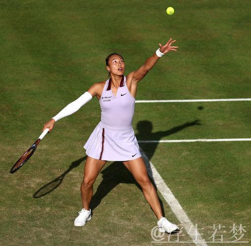郑钦文草地赛季首秀告捷 挺进女王杯单打八强