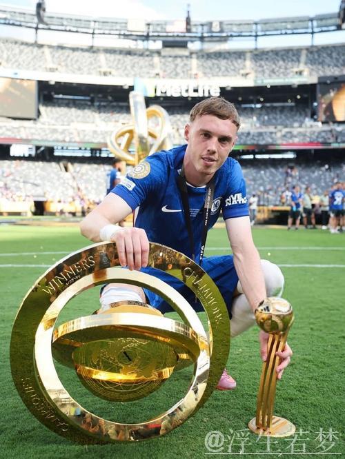 帕尔默2球1助闪耀切尔西3-0大胜巴黎，被评全场最佳